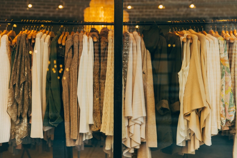 magasin-ST MANDRIER SUR MER-min_clothe_fashion_store_shop_window_store_front-21277